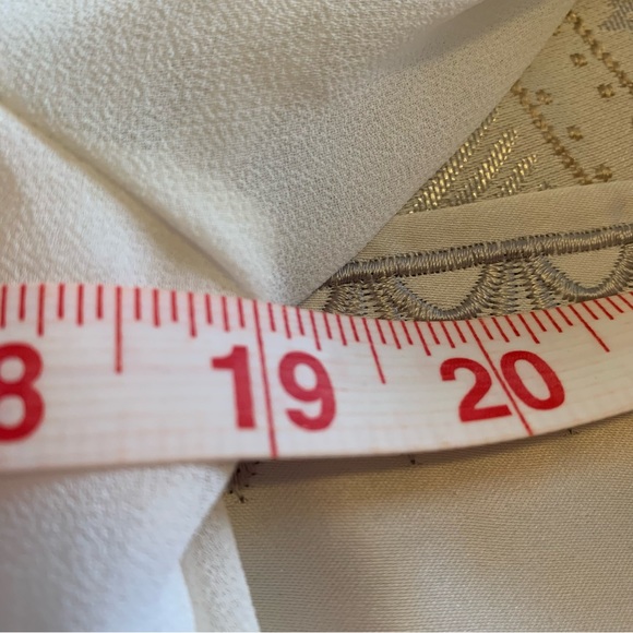 MARLED. White blouse. 3/4 sheer sleeves. Tie in front. Perfect for summe… - Picture 7 of 7